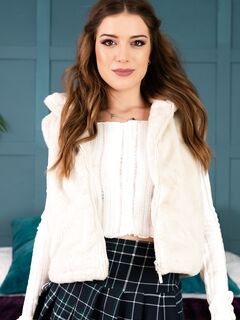 La jovencita Española Agatha con el coño preparado para una buena polla